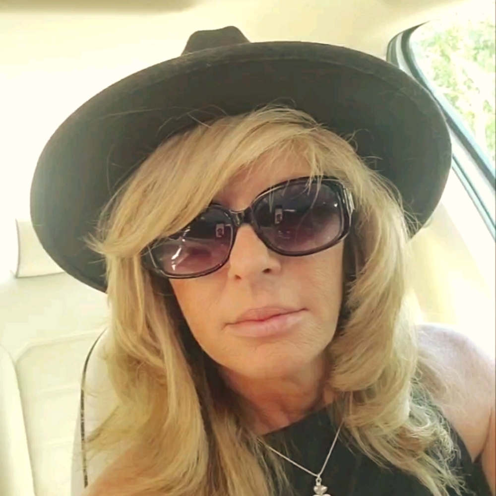 Meet your Posher, Andrea